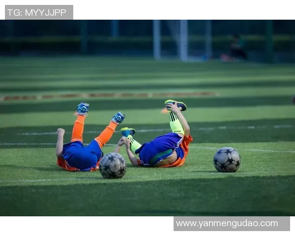 孩子与足球球星的梦想碰撞：他们如何一起创造未来的绿茵传奇