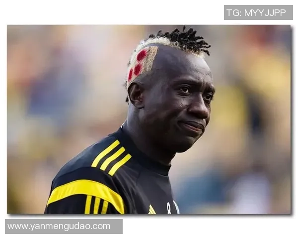 带发卡的足球球星们如何通过独特发型打造个人风格与赛场魅力